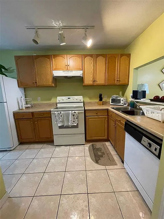 3 bed, 2.0 bath, 1250 sqft, $2,000 — Photo 4