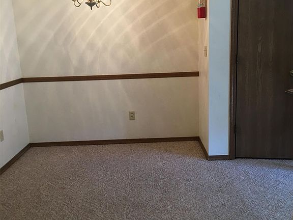 5th image of 465 Laverne Dr APT 8
