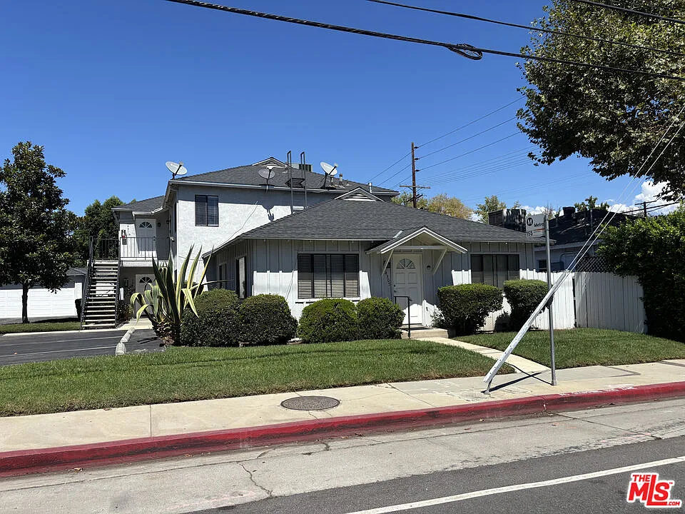 2 bed, 2.0 bath, 1000 sqft, $2,500 — Photo 1