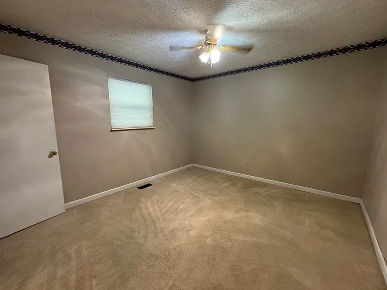 322 Norfolk Cir — Photo 4