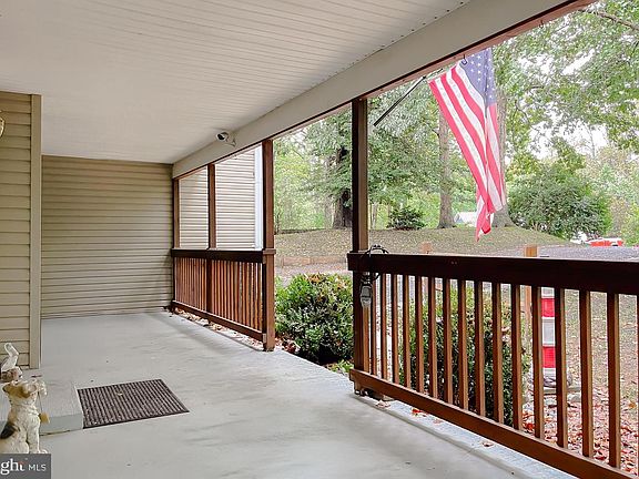 3rd image of 5862 Magnolia Cir