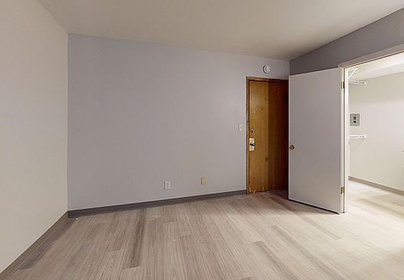 4th image of 1040 E Knapp St APT 107
