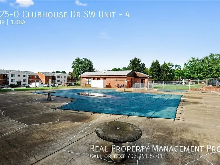 125O Clubhouse Dr SW #4 — Photo 24