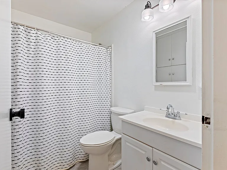 1580 Jeffries Ave — Photo 6