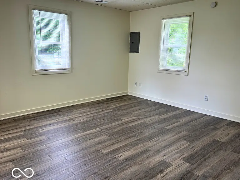 814 Powell St — Photo 16