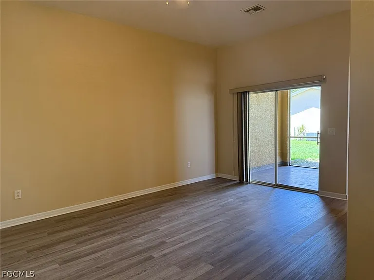 102 Cultural Park Blvd S — Photo 7