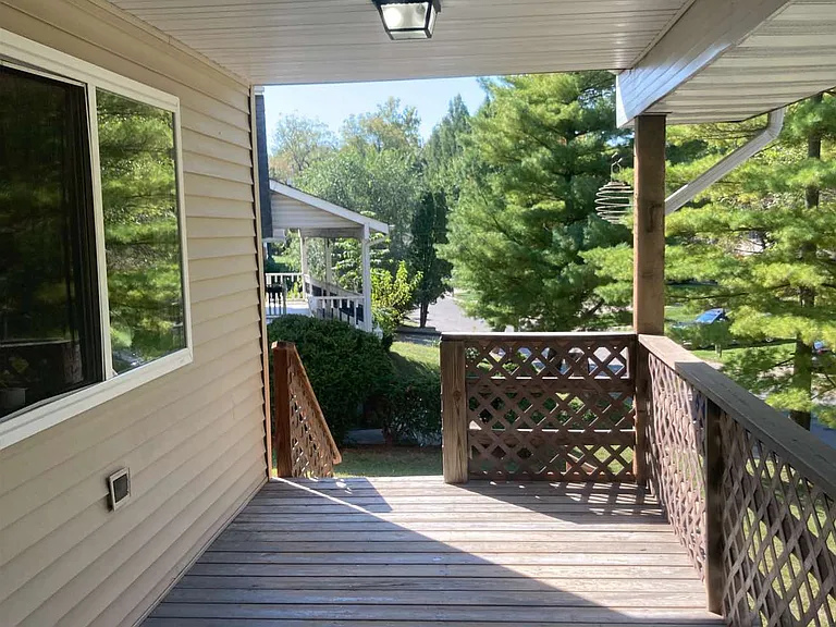 8 Holloway Dr #B — Photo 2
