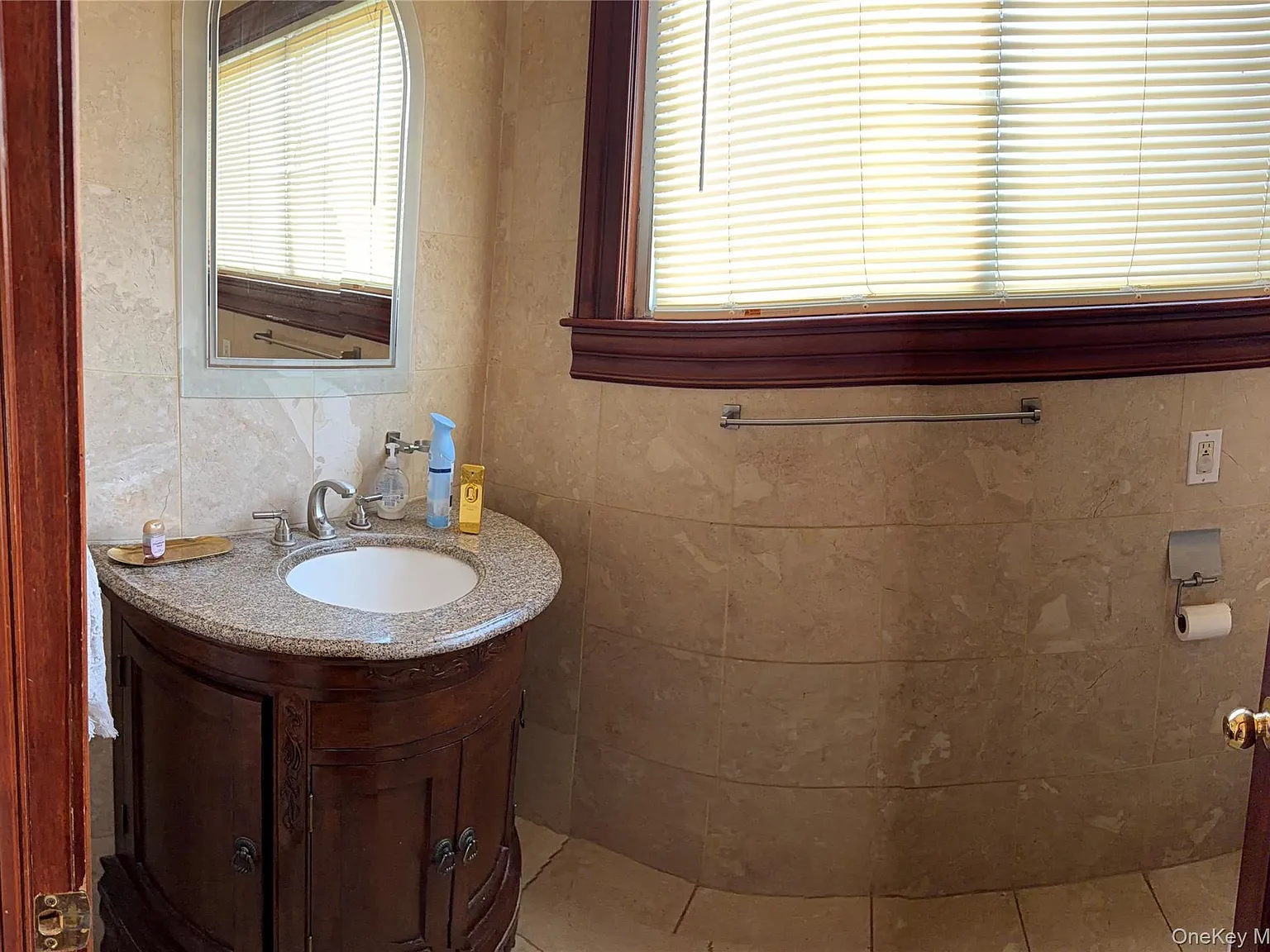4 bed, 3.0 bath, 2600 sqft, $6,950 — Photo 4