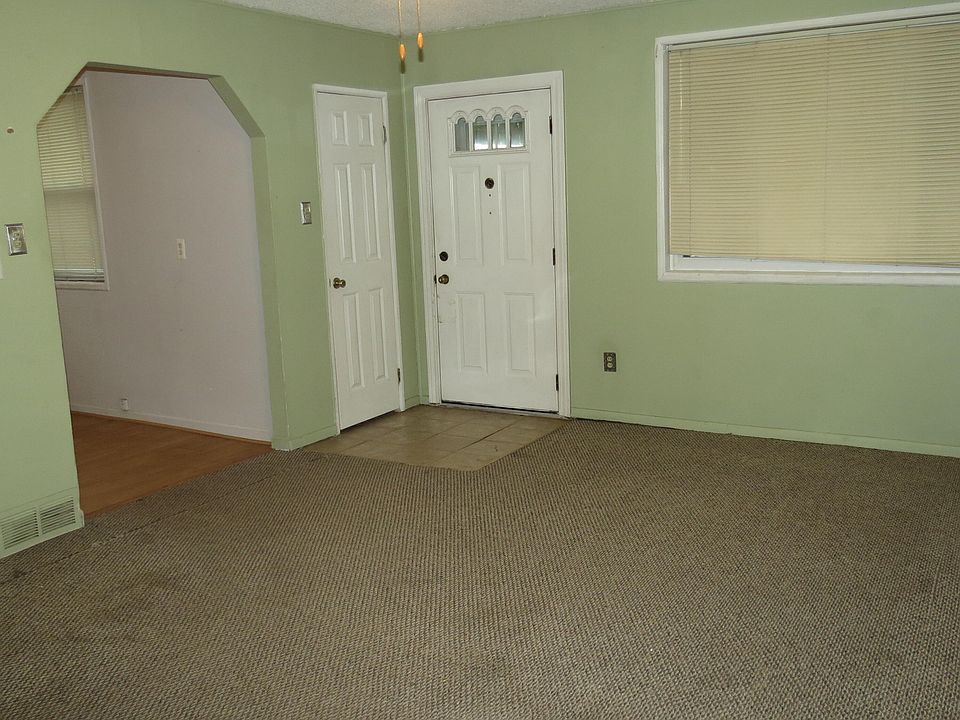 24162 Dartmouth St, photo 11