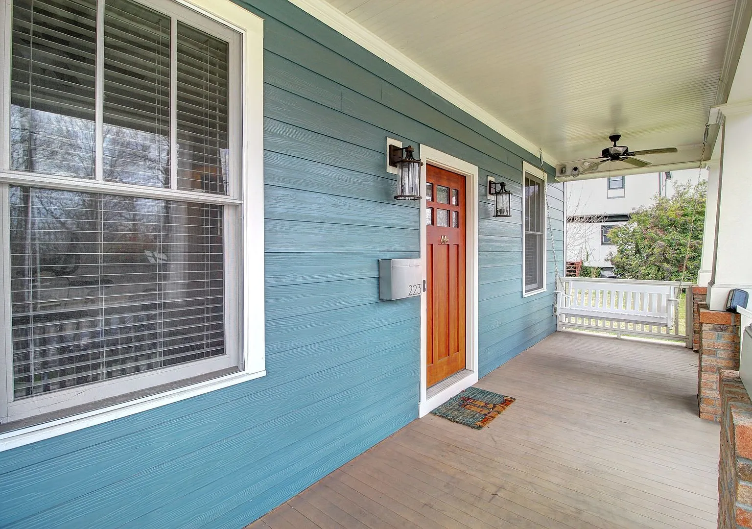 Price Reduced! Beautifully Spacious 3bd/2.5ba Home Just Minutes from Downtown Durham with Fenced-... — Photo 2