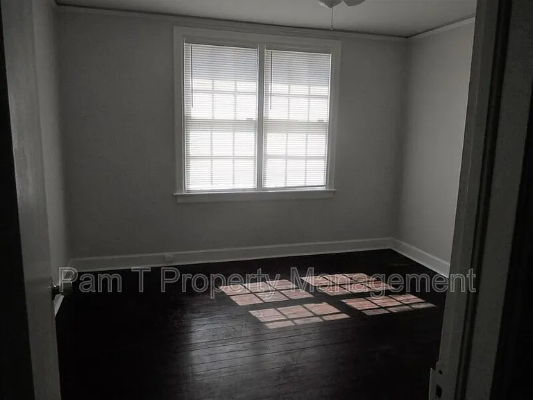633 W 35th St — Photo 11