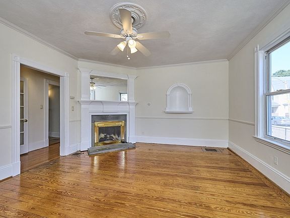 3rd image of 4 Falkland St #1