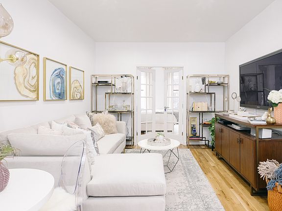 5th image of 305 E 78th St #3B