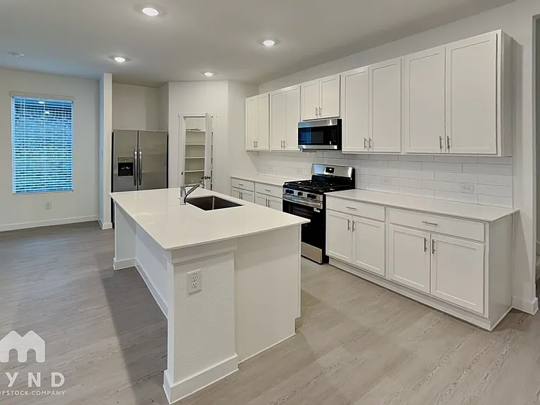1746 Milton Dr — Photo 6