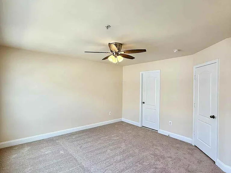 11918 Weybridge Ln — Photo 24