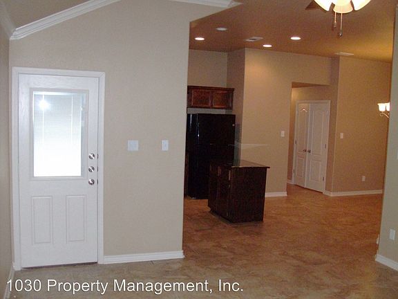 4th image of 4602A Skyflower Ln