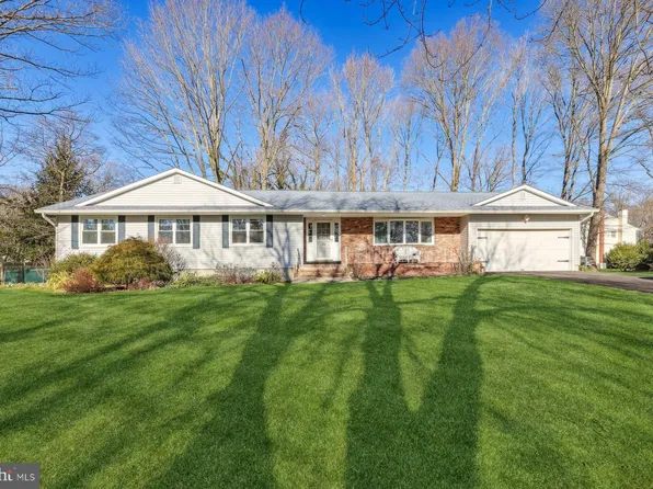20 Sutton Pl, East Windsor, NJ 08520