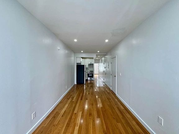 5th image of 438 Lenox Ave #3