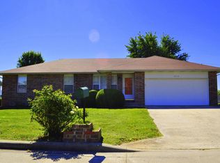 2216 W Erskine St, Bolivar, MO 65613