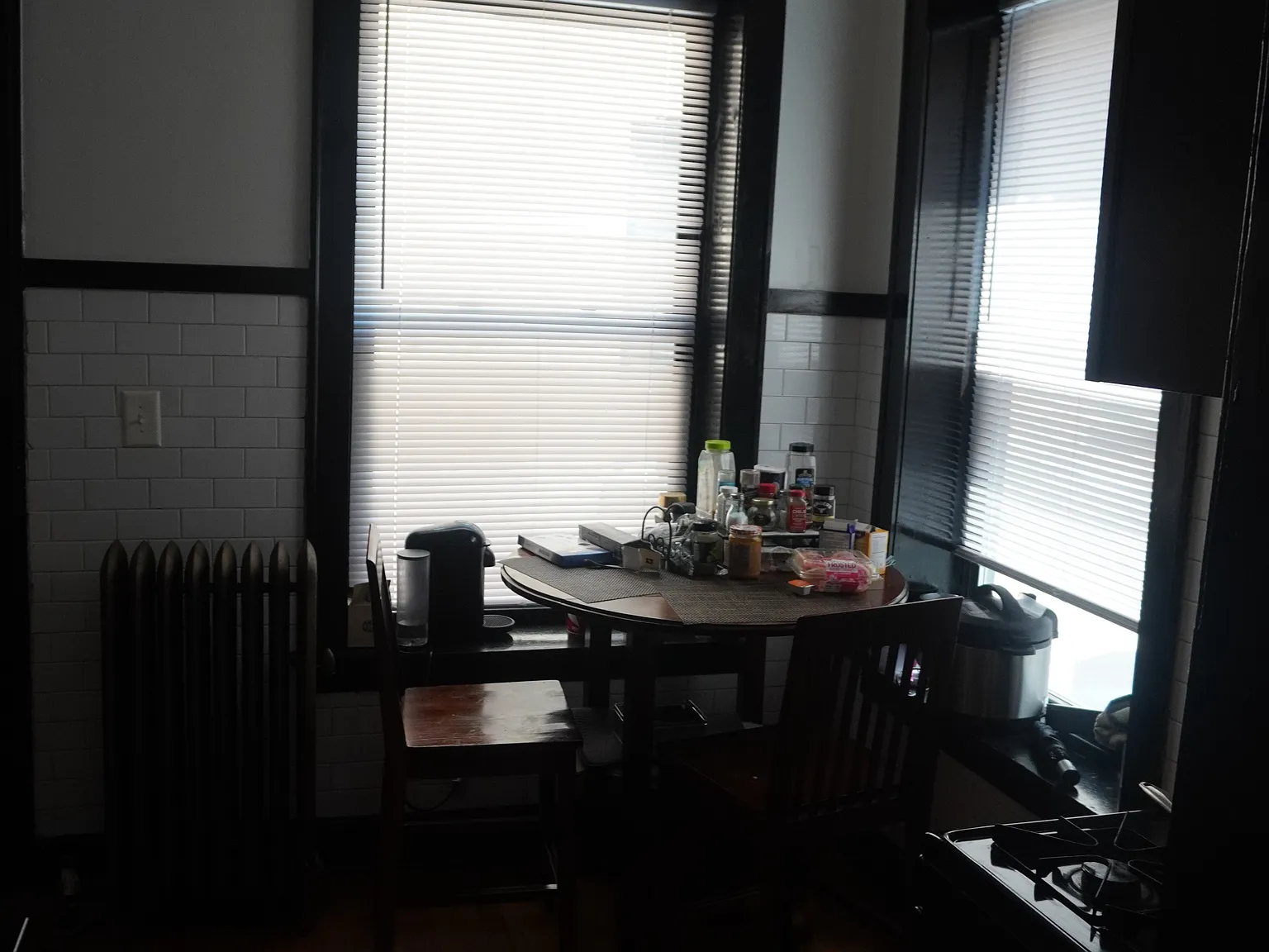 2 bed, 1.0 bath, 1200 sqft, $2,200 — Photo 1