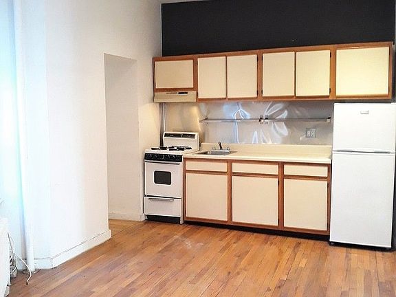 2nd image of 437 E 12th St APT 31