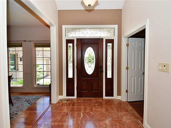 3rd image of 7250 Lakeside Woods Dr