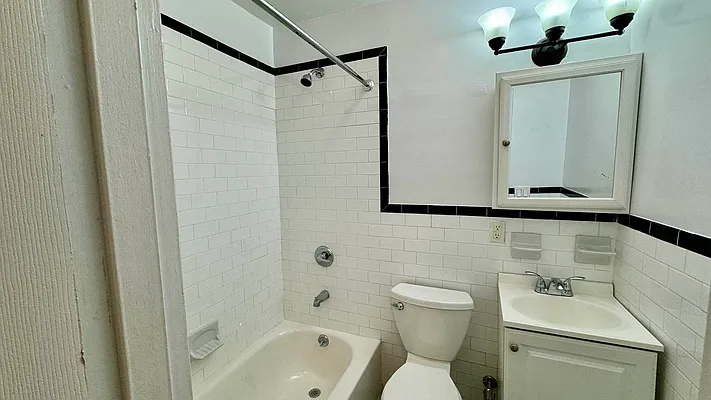 Rented by HOLTON REAL ESTATE INC. | media 15