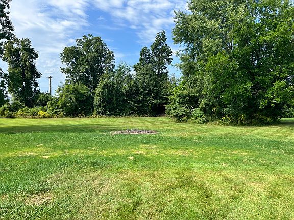 5th image of 904 Sutton Dr