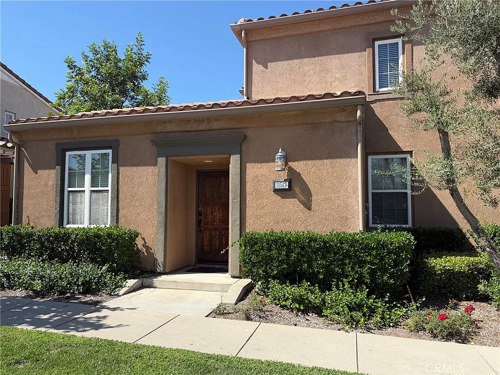 2 bed, 2.5 bath, 1122 sqft, $3,500 — Photo 2