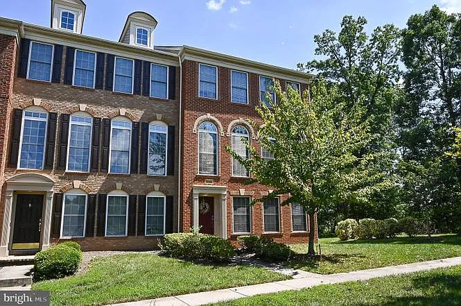 3 bed, 2454 sqft, $3,500 — Photo 2