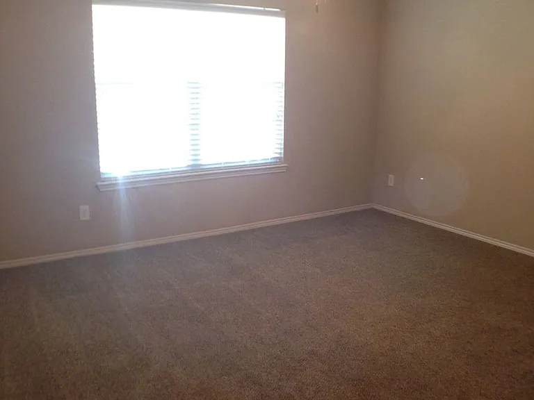 2304 Wood River Pkwy — Photo 10