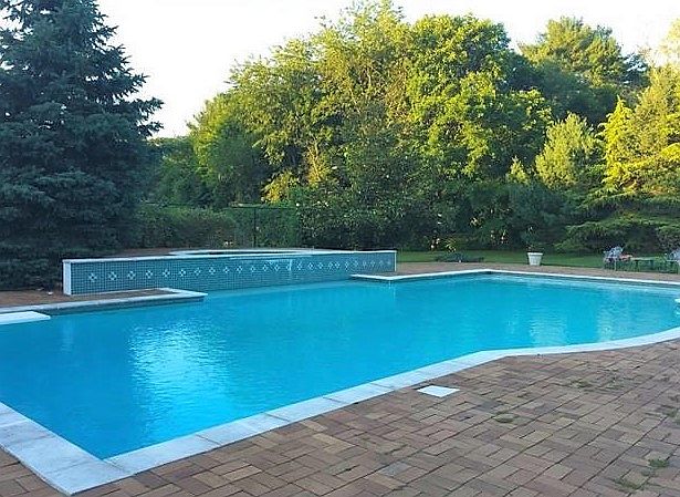 1st image of 9 Woodhill Ln