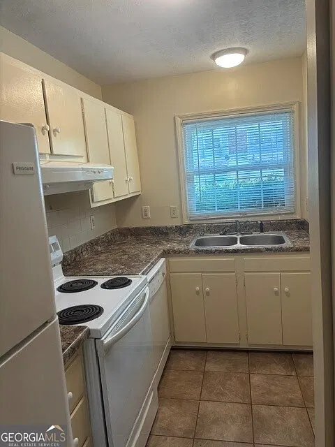 2 bed, 2.5 bath, 1000 sqft, $1,050 — Photo 2