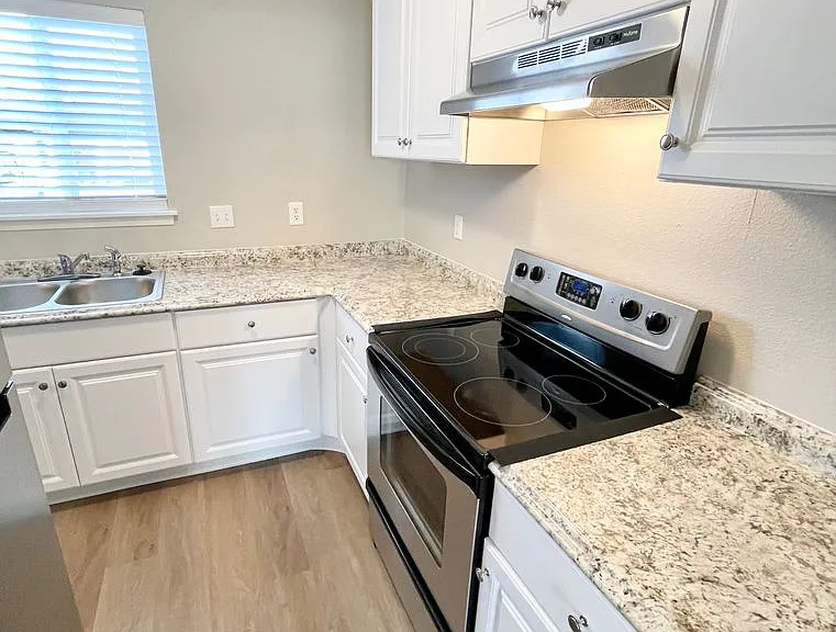 Driscoll Ln. 4-Plex — Photo 2