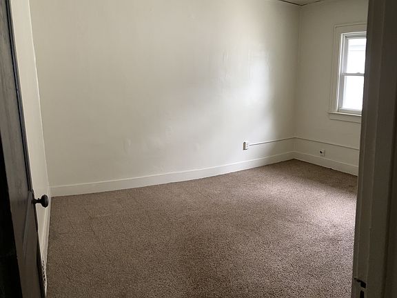 5th image of 518 Dickinson St SE #2