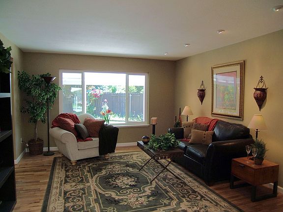 3rd image of 91 52nd St