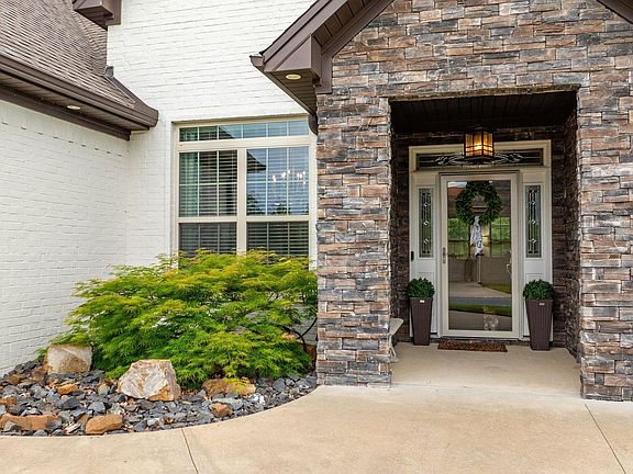 3rd image of 216 Lake Valley Dr
