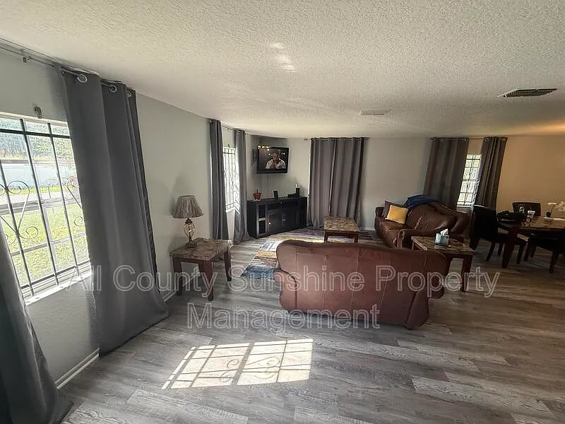 3 bed, 2.0 bath, 1395 sqft, $1,995 — Photo 3