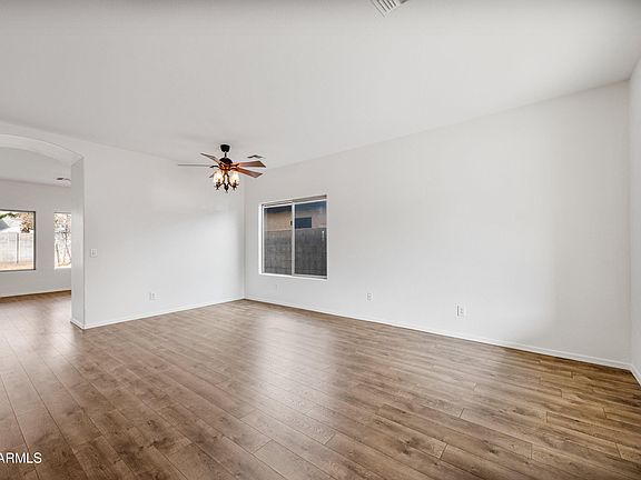 2nd image of 826 E BRADSTOCK Way