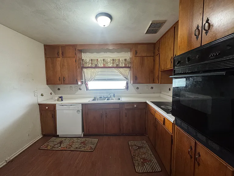 357 Dubs Dr — Photo 10