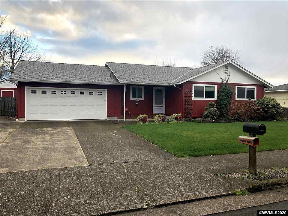 2nd image of 530 NE Sherwood Way