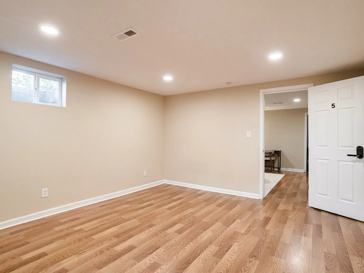 6 bed, 2.0 bath, 1086 sqft, $595 — Photo 1