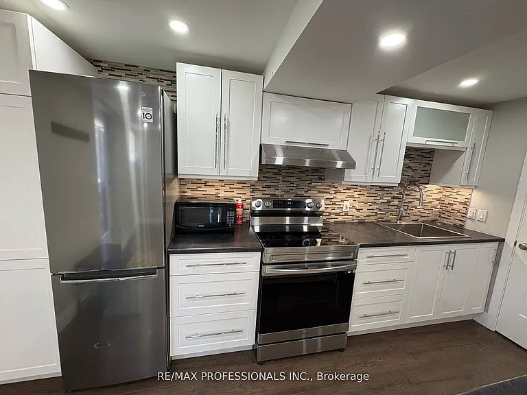 19 Elmbrook Cres #LOWER — Photo 6