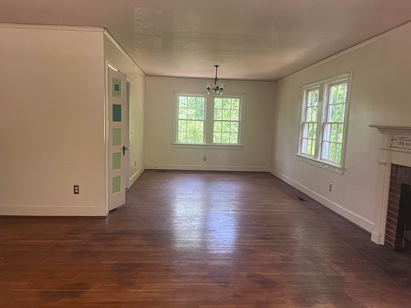 5th image of 2843 Helen Street