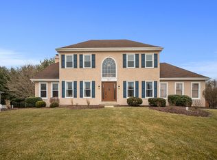567 Long Acre Ln, Yardley, PA 19067