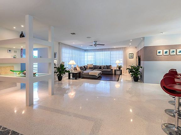 3rd image of 3135 Sheridan Ave