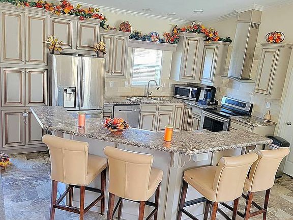 2nd image of 1586 Venice Ct #300