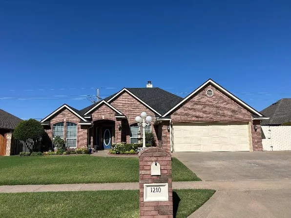 1210 NW Norwick Ave, Lawton, OK 73505