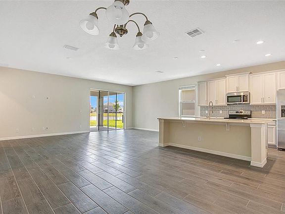 3rd image of 1258 Grassland Ave