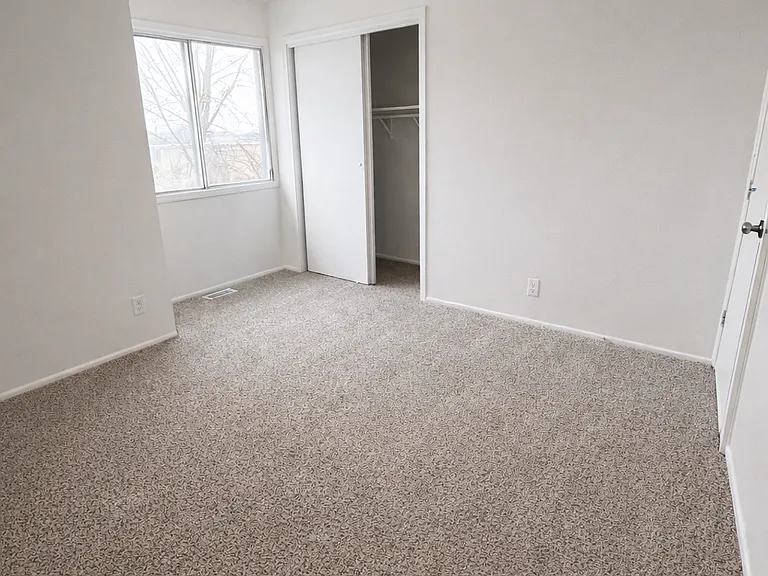 Titan Pointe Apartments — Photo 9